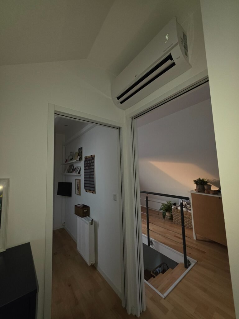 Installation de climatisation murale R32 dans un couloir à Luxembourg-Belair – MS Renovation